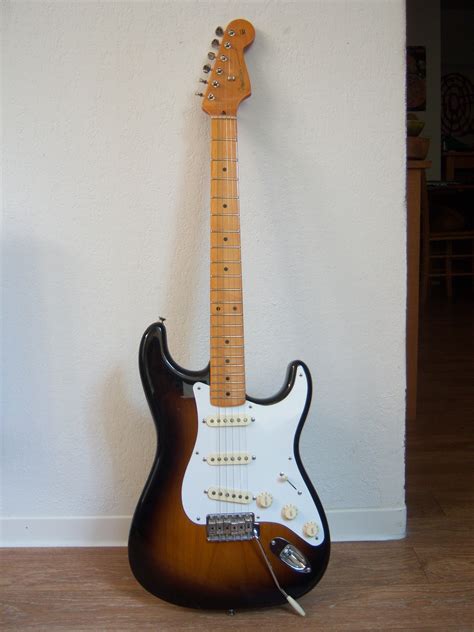 fender classic 50 stratocaster used.